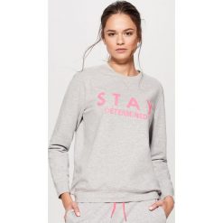 Bluza sportowa athleisure - Szary. Szare bluzy sportowe damskie marki Mohito, s. W wyprzedaży za 49,99 zł.