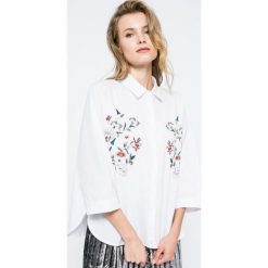 Answear - Koszula Blossom Mood. Białe koszule damskie ANSWEAR, xl, z bawełny, klasyczne, z klasycznym kołnierzykiem, z długim rękawem. W wyprzedaży za 79,90 zł.