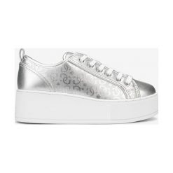 Guess Neeka Tenisówki Srebrny. Szare trampki i tenisówki damskie Guess, z aplikacjami, z materiału, bez zapięcia. Za 505,95 zł.