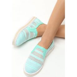 Miętowe Espadryle Teardrops. Zielone espadryle damskie Born2be, bez wzorów, z lakierowanej skóry, na niskim obcasie. Za 29,99 zł.