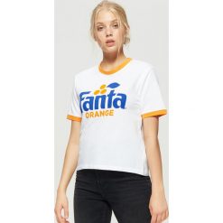 Bluzka logo FANTY - Biały. Białe t-shirty damskie marki Cropp, s. W wyprzedaży za 19,99 zł.