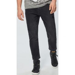 Jeansy Loose Cropped - Czarny. Czarne jeansy męskie Cropp, m, bez wzorów. W wyprzedaży za 49,99 zł.