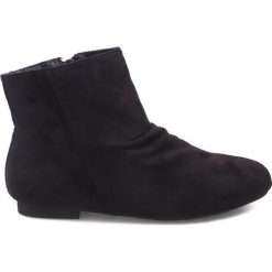 Czarne Zamszowe Botki Sztyblety 7-121 Czarny. Czarne botki damskie ButyModne, z zamszu, eleganckie, bez obcasa, na obcasie, bez zapięcia. Za 77,99 zł.