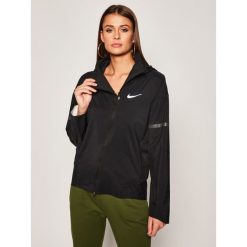Wiatrówka NIKE AeroShield BV3858. Czarne kurtki sportowe damskie Nike, m, bez wzorów, z nylonu, bez kaptura, do biegania. Za 599,00 zł.