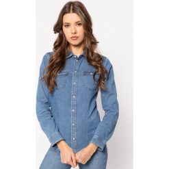 Koszula Pepe Jeans Rosie PL300999. Niebieskie bluzki damskie Pepe Jeans, l, bez wzorów, z elastanu, bez kołnierzyka, bez rękawów. W wyprzedaży za 259,00 zł.