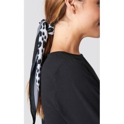 NA-KD Accessories Szalik Leo Print Hair - Grey. Szare szaliki damskie NA-KD Accessories, z materiału. Za 52,95 zł.