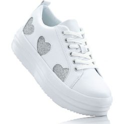 Sneakersy na podeszwie platformie bonprix biały. Białe sneakersy damskie marki bonprix. Za 89,99 zł.