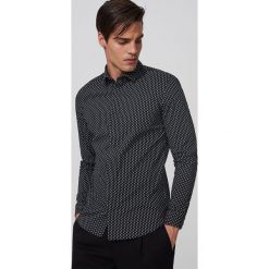 Koszula z drobnym nadrukiem - Czarny. Czarne koszule męskie Reserved, xl, z nadrukiem. Za 109,99 zł.