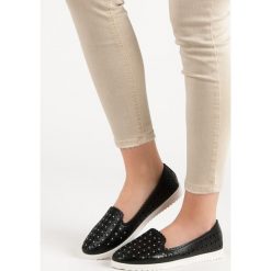 AŻUROWE TRAMPKI SLIP ON VINCEZA. Czarne baleriny damskie marki Vinceza, w ażurowe wzory. Za 77,00 zł.