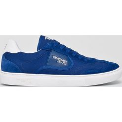 Trussardi Jeans - Buty. Czerwone buty sportowe męskie Trussardi Jeans, z jeansu, na sznurówki. W wyprzedaży za 399,90 zł.