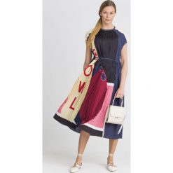 SUKIENKA ELIA Sportmax Code. Szare sukienki damskie Sportmax Code, na co dzień, bez wzorów, z okrągłym kołnierzem, bez rękawów, midi, proste. Za 1119,30 zł.