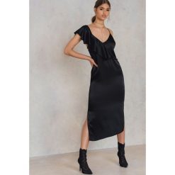NA-KD Party Asymetryczna sukienka bieliźniana midi z falbanką - Black. Czarne sukienki NA-KD Trend, z wiskozy, z asymetrycznym kołnierzem, midi, asymetryczne. Za 40,95 zł.