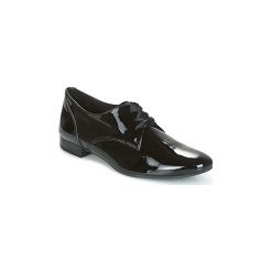 Derby Betty London CHAROL. Czarne półbuty damskie Betty London, bez wzorów, bez obcasa, bez zapięcia. Za 262,65 zł.