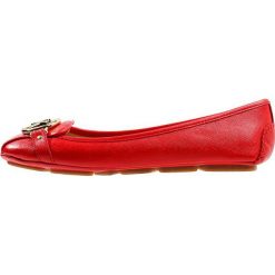 MICHAEL Michael Kors FULTON MOC Baleriny bright red. Czarne baleriny damskie marki MICHAEL Michael Kors, z gumy, przed kolano, na wysokim obcasie. Za 509,00 zł.