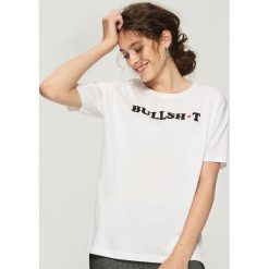 T-shirt z nadrukiem - Biały. Białe t-shirty damskie Sinsay, l, z nadrukiem. W wyprzedaży za 14,99 zł.