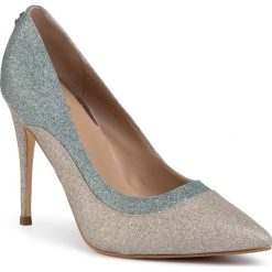 Szpilki GUESS - Omara2 FL5OM2 FAM08 MULTI. Żółte półbuty damskie Guess, z aplikacjami, ze skóry ekologicznej, eleganckie, bez obcasa, na obcasie, bez zapięcia. W wyprzedaży za 549,00 zł.