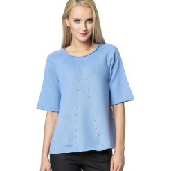 Sweter w kolorze jasnoniebieskim. Niebieskie swetry damskie Deni Cler, bez wzorów, z denimu, bez rękawów, bez kaptura. W wyprzedaży za 479,95 zł.