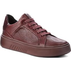Sneakersy GEOX - D Nhenbus A D828DA 09DHH C7357 DK BURGUNDY. Czerwone półbuty damskie Geox, bez wzorów, ze skóry ekologicznej, bez obcasa, na płaskiej podeszwie, bez zapięcia. W wyprzedaży za 239,00 zł.
