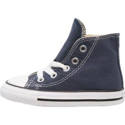 Converse CHUCK TAYLOR ALL STAR Tenisówki i Trampki wysokie bleu / blanc. Niebieskie tenisówki męskie marki Converse, z włókna, retro, za kostkę, na sznurówki. Za 169,00 zł.
