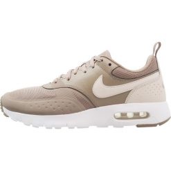 Nike Sportswear Tenisówki i Trampki sepia stone/desert sand/sepia. Zielone tenisówki męskie marki Nike Sportswear, z materiału. Za 379,00 zł.