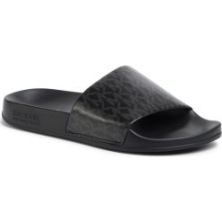Klapki MICHAEL MICHAEL KORS - Gilmore Slide 40R0GMFA1B Black. Czarne klapki damskie MICHAEL Michael Kors, bez wzorów, z tworzywa sztucznego, bez obcasa. Za 289,00 zł.