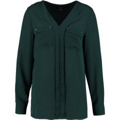 Bluzki asymetryczne: Cortefiel BASIC BLOUSE WITH FRONTAL POCKETS Bluzka dark green