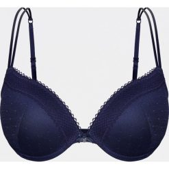 Biustonosz push-up z koronką - Granatowy. Niebieskie biustonosze Reserved, w koronkowe wzory, z koronki. W wyprzedaży za 39,99 zł.