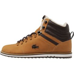 Lacoste JARMUND Botki sznurowane dark tan. Brązowe botki męskie Lacoste, z materiału, na sznurówki. Za 599,00 zł.