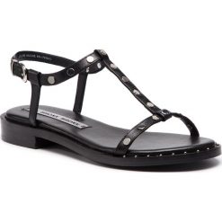 Sandały BRONX - 84807-B BX 1465 Black 01. Czarne klapki damskie Bronx, bez wzorów, ze skóry, bez obcasa, na obcasie. W wyprzedaży za 239,00 zł.