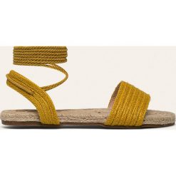 Answear - Sandały. Żółte klapki damskie ANSWEAR, bez wzorów, z materiału, bez obcasa, na obcasie. W wyprzedaży za 49,90 zł.