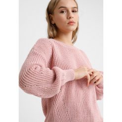 Swetry klasyczne damskie: Dorothy Perkins Petite LEAD IN FASHION SLEEVE JUMPER Sweter pink