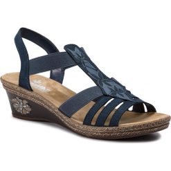 Sandały RIEKER - V2411-14 Blau. Niebieskie klapki damskie marki Rieker, bez wzorów, z tworzywa sztucznego, bez obcasa, na obcasie. Za 229,00 zł.