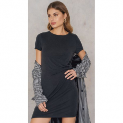 Rut&Circle Sukienka Peachy - Black. Sukienki małe czarne Rut&Circle, z poliesteru, z krótkim rękawem, proste. W wyprzedaży za 97,17 zł.