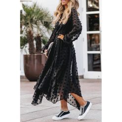 Sukienka SIREMA BLACK. Czarne sukienki damskie IVET, xl, bez wzorów, z tiulu, bez kołnierzyka, z długim rękawem, długie, maxi. W wyprzedaży za 99,00 zł.