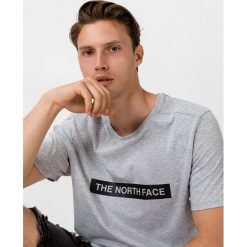 The North Face Light Koszulka Szary. Szare podkoszulki męskie The North Face, s, z haftami, z elastanu, bez kołnierzyka, z krótkim rękawem, krótkie. Za 152,95 zł.
