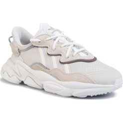 Buty adidas - Ozweego W EG0552 Ftwwht/Owhite/Claqua. Szare półbuty damskie Adidas, bez wzorów, z zamszu, bez obcasa, na płaskiej podeszwie, bez zapięcia. Za 549,00 zł.
