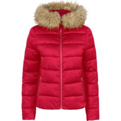 Lekka kurtka pikowana z kapturem bonprix czerwony. Czerwone kurtki damskie bonprix, bez wzorów. Za 239,99 zł.