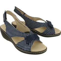 JANA 28205-20 895 navy/dots, sandały damskie. Niebieskie sandały damskie Jana, bez wzorów, bez obcasa, na koturnie, bez zapięcia. Za 239,90 zł.