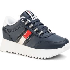 Sneakersy TOMMY JEANS - High Cleated Flag Sneaker EN0EN00784 Twilight Navy C87. Niebieskie półbuty damskie Tommy Jeans, z jeansu. Za 449,00 zł.