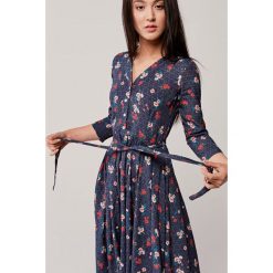 Sukienka Alodia Nisoria 34 niebieski. Niebieskie sukienki damskie na lato, s, w paski, z wiskozy, rozkloszowane. Za 427,00 zł.