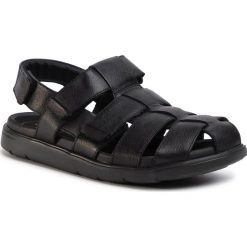 Sandały CLARKS - Unwilmore Ray 261486567 Black Leather. Czarne klapki męskie Clarks, bez wzorów, ze skóry. Za 429,00 zł.