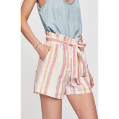 Vero Moda - Szorty. Białe szorty damskie Vero Moda, s, bez wzorów, z bawełny, casualowe, z podwyższonym stanem. W wyprzedaży za 69,90 zł.