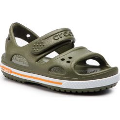 Sandały CROCS - Crocband II Sandal 14854 Army Green. Zielone sandały chłopięce Crocs, z tworzywa sztucznego, bez zapięcia. W wyprzedaży za 119,00 zł.