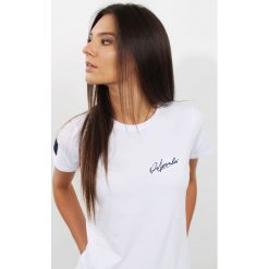 T-shirt Edward Orlovski Biała Sign. Białe t-shirty damskie Edward Orlovski, m, z aplikacjami, z bawełny, eleganckie, z okrągłym kołnierzem. Za 40,00 zł.