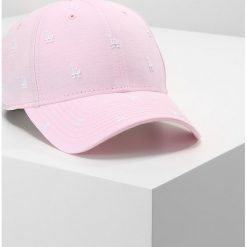 Czapki damskie: New Era WOMENS MONOGRAM Czapka z daszkiem rosa