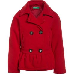 Benetton Kurtka przejściowa red. Czerwone kurtki dziewczęce Benetton, z bawełny. Za 209,00 zł.
