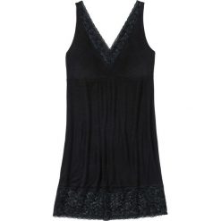 Koszula nocna z wiskozy bonprix czarny. Czarne koszule nocne damskie marki bonprix, w koronkowe wzory, z wiskozy, bez rękawów. Za 49,99 zł.