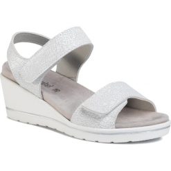 Sandały COMFORTABEL - 711067 White 3. Białe klapki damskie Comfortabel, bez wzorów, z zamszu, bez obcasa, na obcasie. Za 219,00 zł.