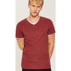 T-shirt z kontrastowym wykończeniem - Bordowy. Czerwone t-shirty męskie marki House, l, z kontrastowym kołnierzykiem. Za 35,99 zł.