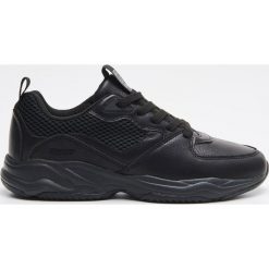Sportowe buty - Czarny. Czarne buty sportowe męskie Cropp, bez zapięcia. W wyprzedaży za 69,99 zł.